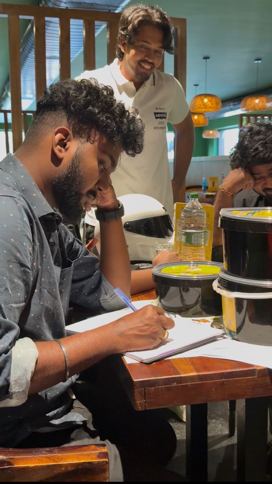 Behind the scenes: scripting the shoot at the table